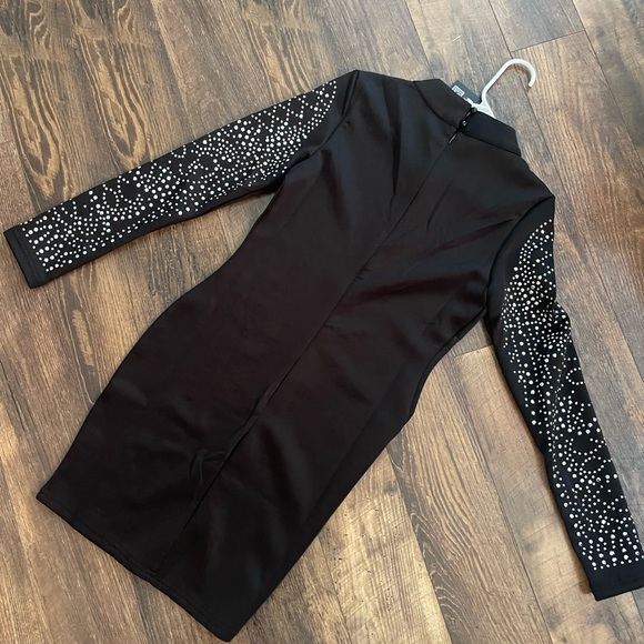 Medium. Black dress. Sequins. - Picture 4 of 4